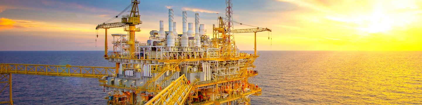 Getty Images 1185828689 - Rig plantform and Supply vessel in the gulf